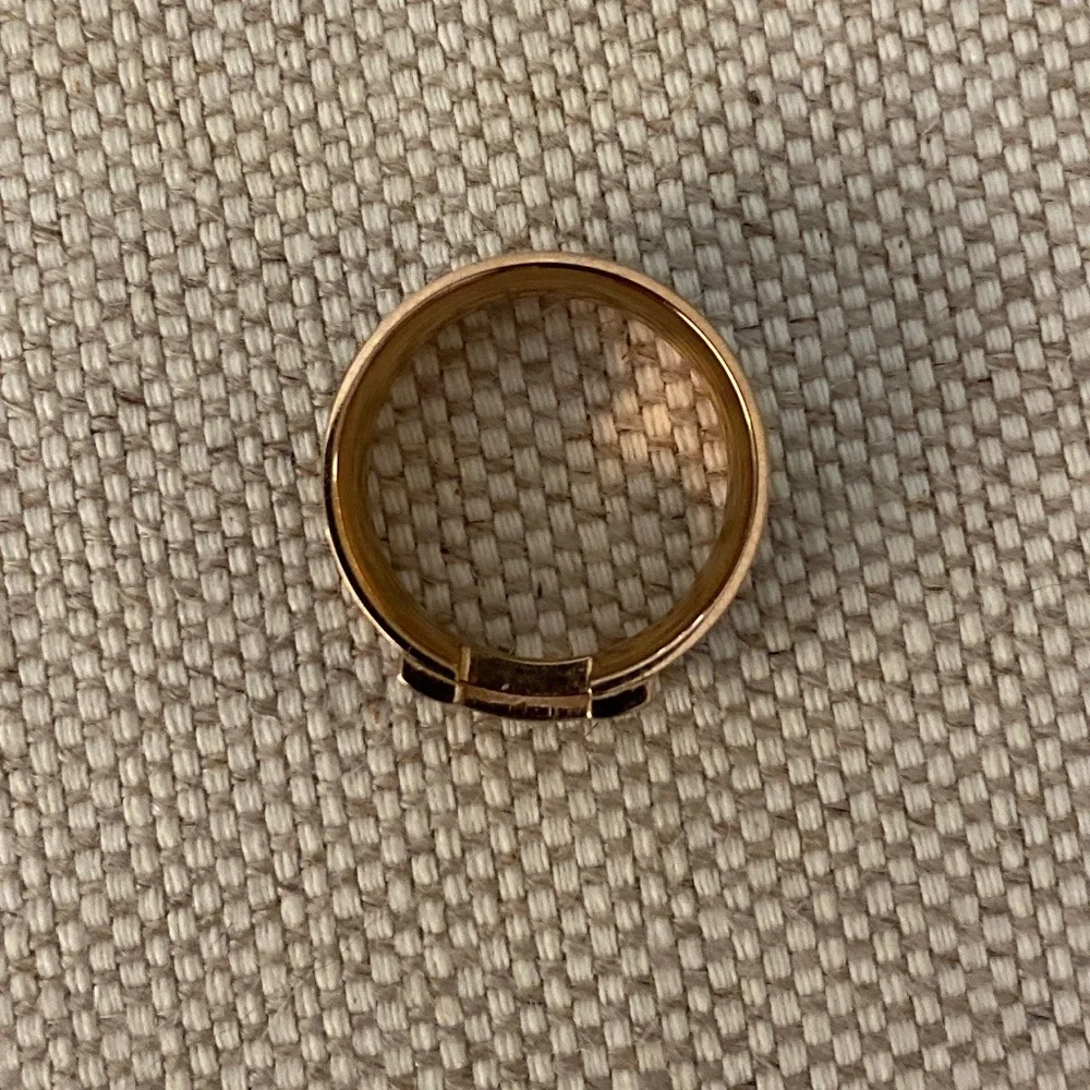 Ring - Picture 2 of 4